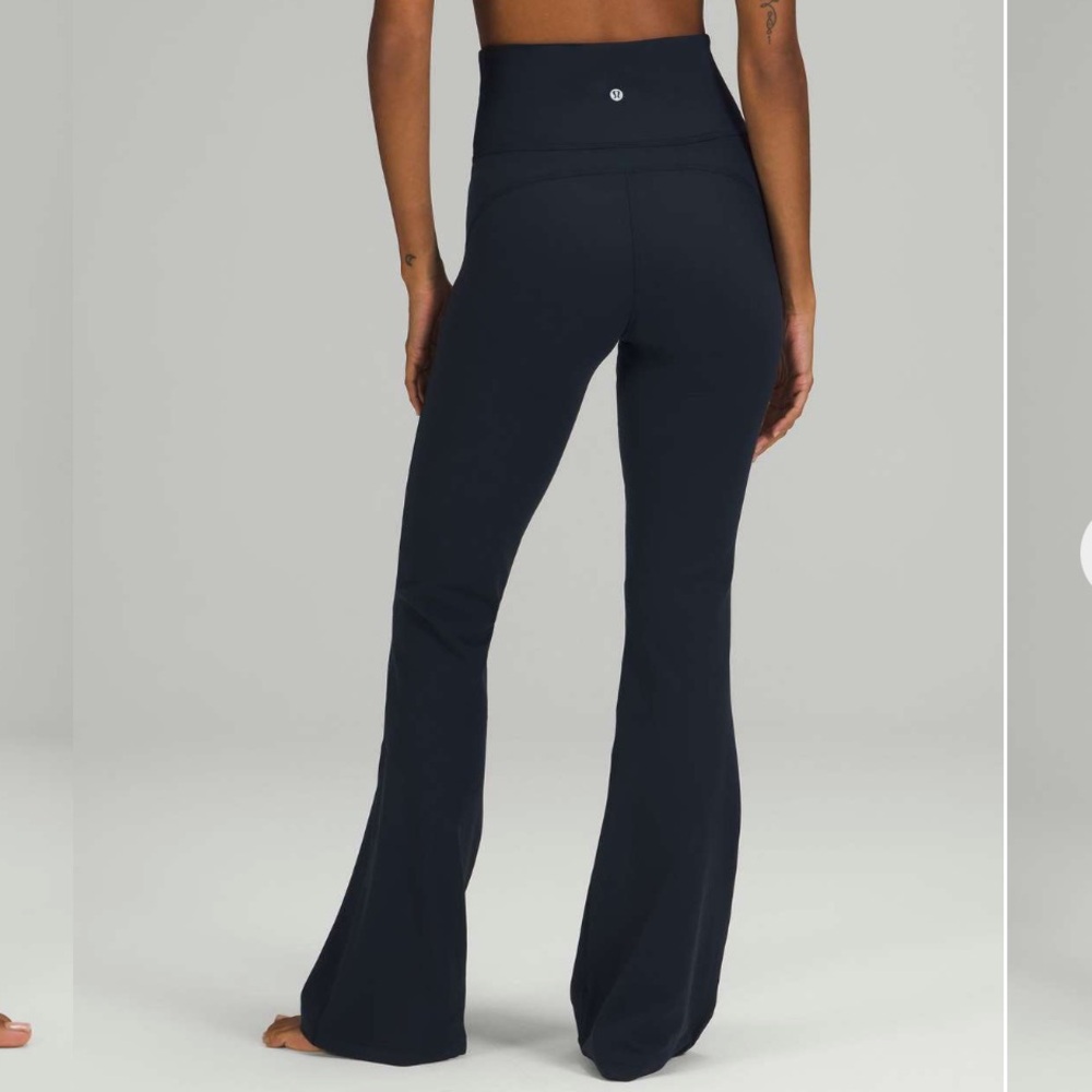 Lululemon Groove Super-High-Rise Flared Pant Nulu™
True Navy Size 0